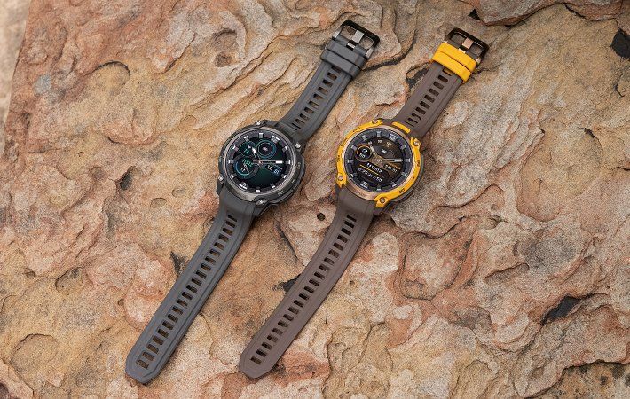 Garmin Instinct Crossover AMOLED Bronze/Sunburst dengan jarum analog Super-LumiNova