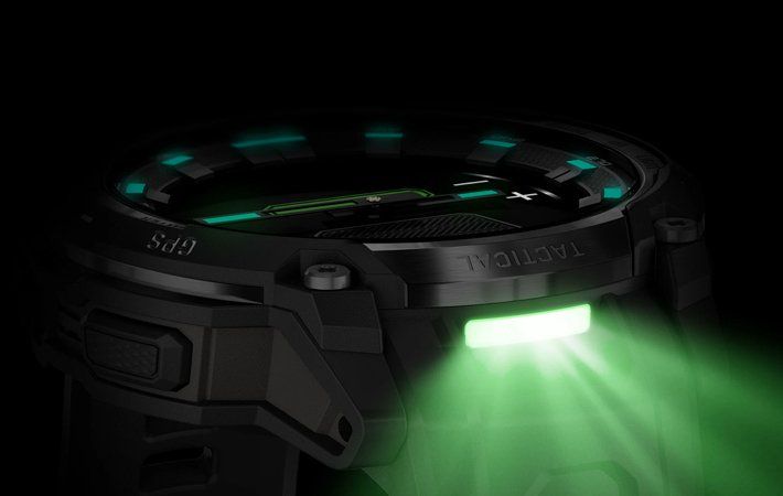 Instinct Crossover AMOLED, panel ini diproteksi lensa safir anti-gores