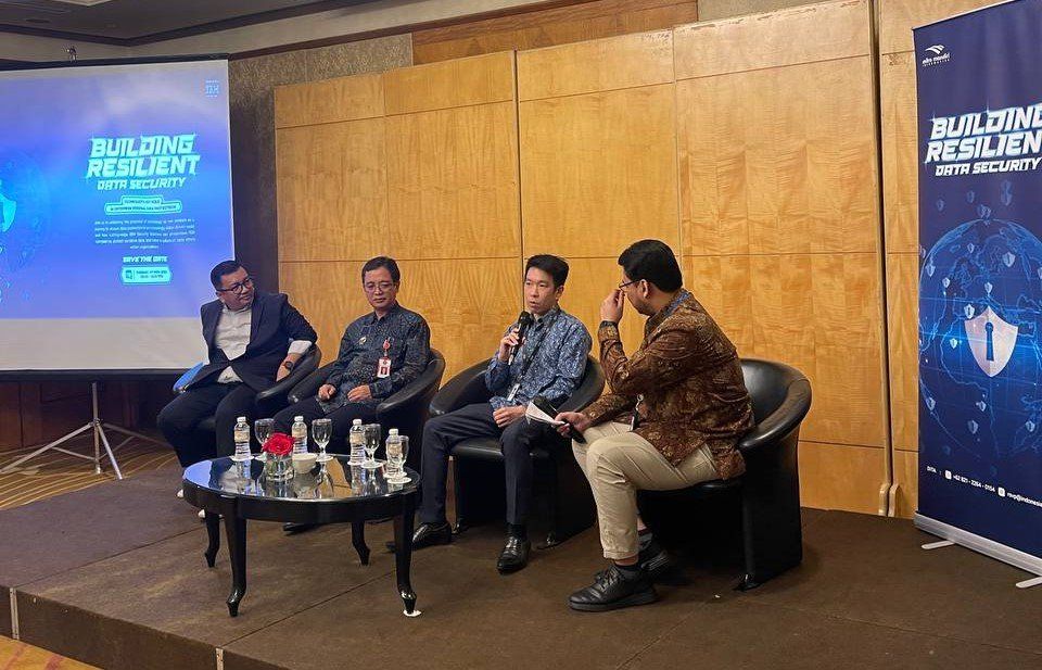 Mitra mandiri dan IBM