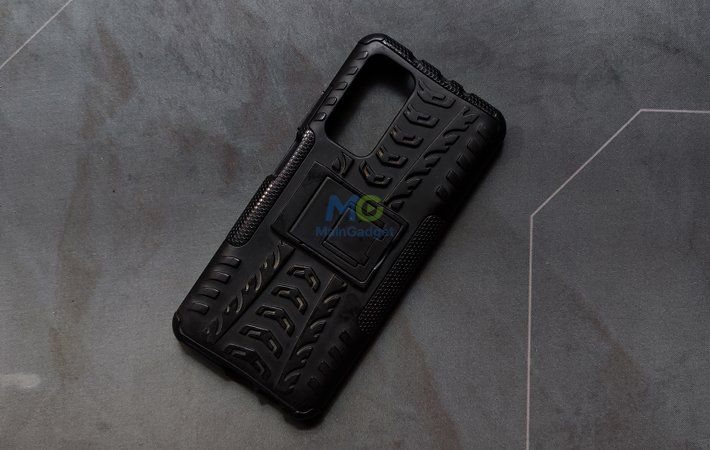 Rugged case berlapis dengan raised lip kamera – tampak close-up
