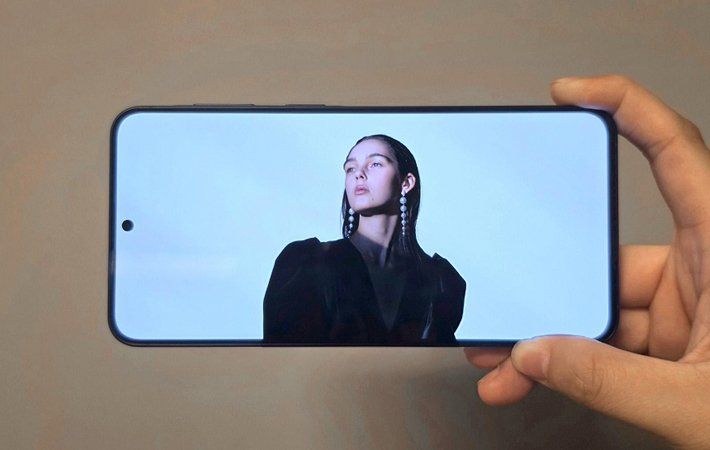 Samsung Galaxy A57 5G hp tipis